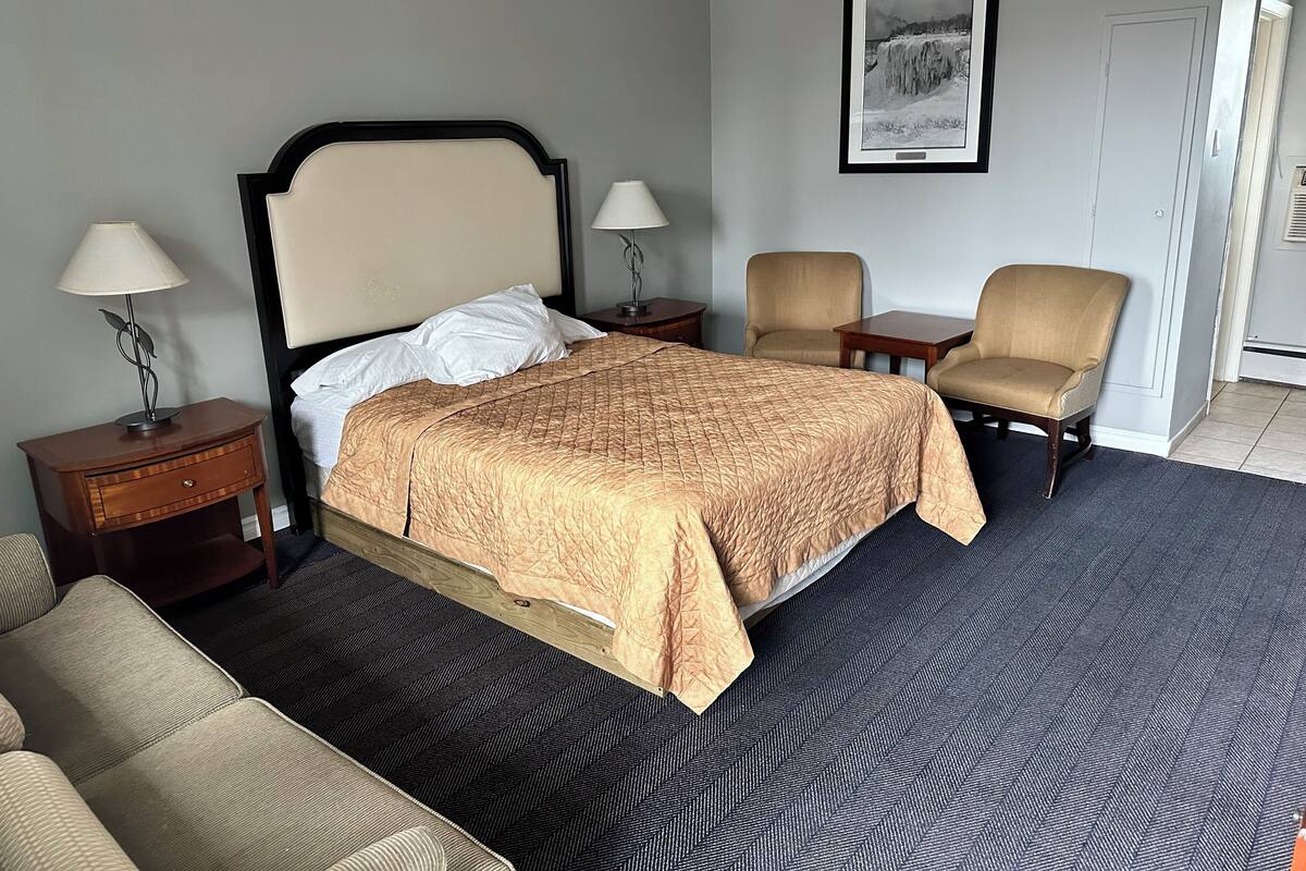 Deluxe Room, 1 Katil Ratu (Queen) | 1 bilik tidur, meja, ruang kerja komputer riba