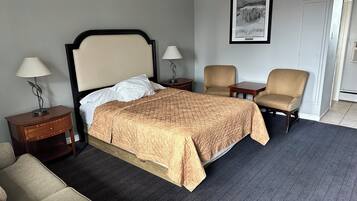 Quarto luxo, 1 cama Queen | 1 quarto, escrivaninha, espaço de trabalho para notebook