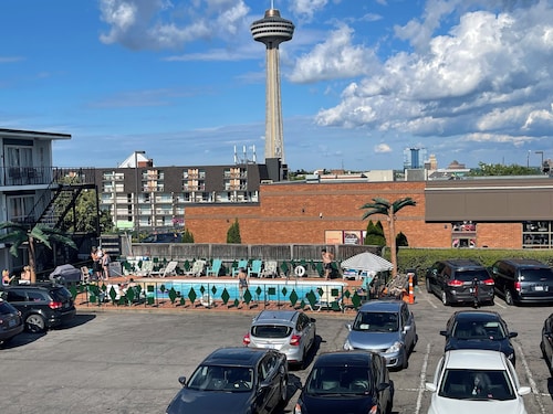 Rainbow Motor Inn - By the Falls