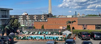 Rainbow Motor Inn - By the Falls