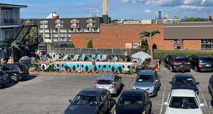 Rainbow Motor Inn - By the Falls