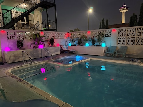 Rainbow Motor Inn - By the Falls
