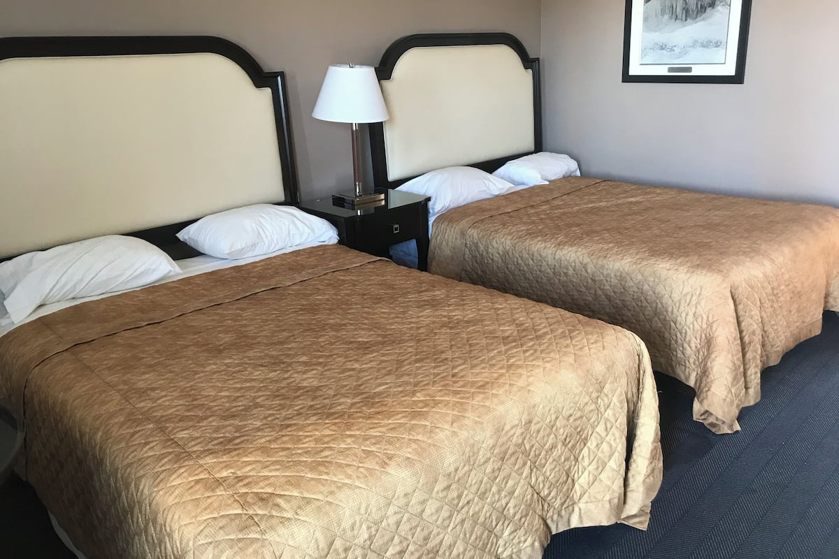1 bedroom, desk, laptop workspace, blackout curtains