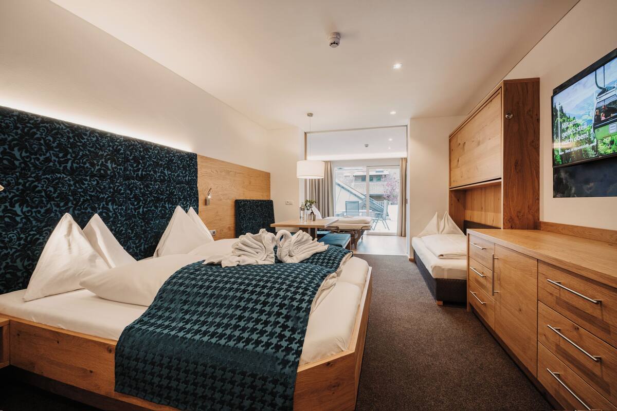 Suite (Saphir)-Terrasse | Sengetøy av topp kvalitet, dundyner, safe på rommet og skrivebord
