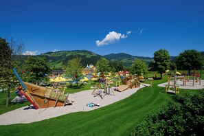 Children’s play area – outdoor