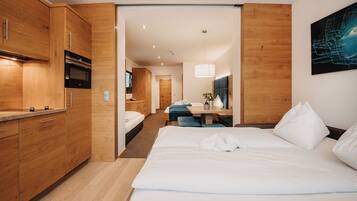 Suite (Saphir) | 1 Schlafzimmer, hochwertige Bettwaren, Daunenbettdecken, Zimmersafe