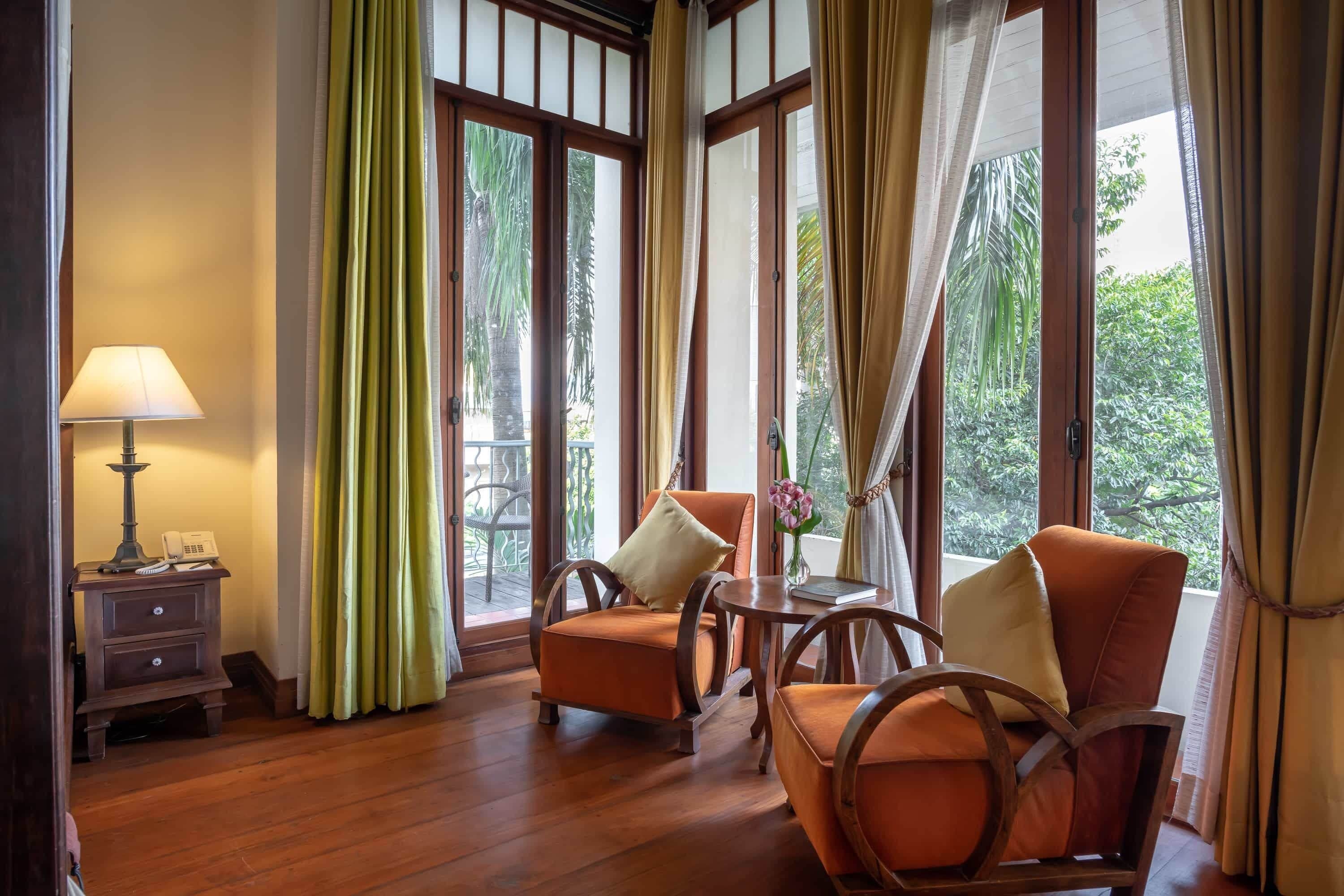 executive deluxe | living room | 32-inch tv with satellite channels, dvd player