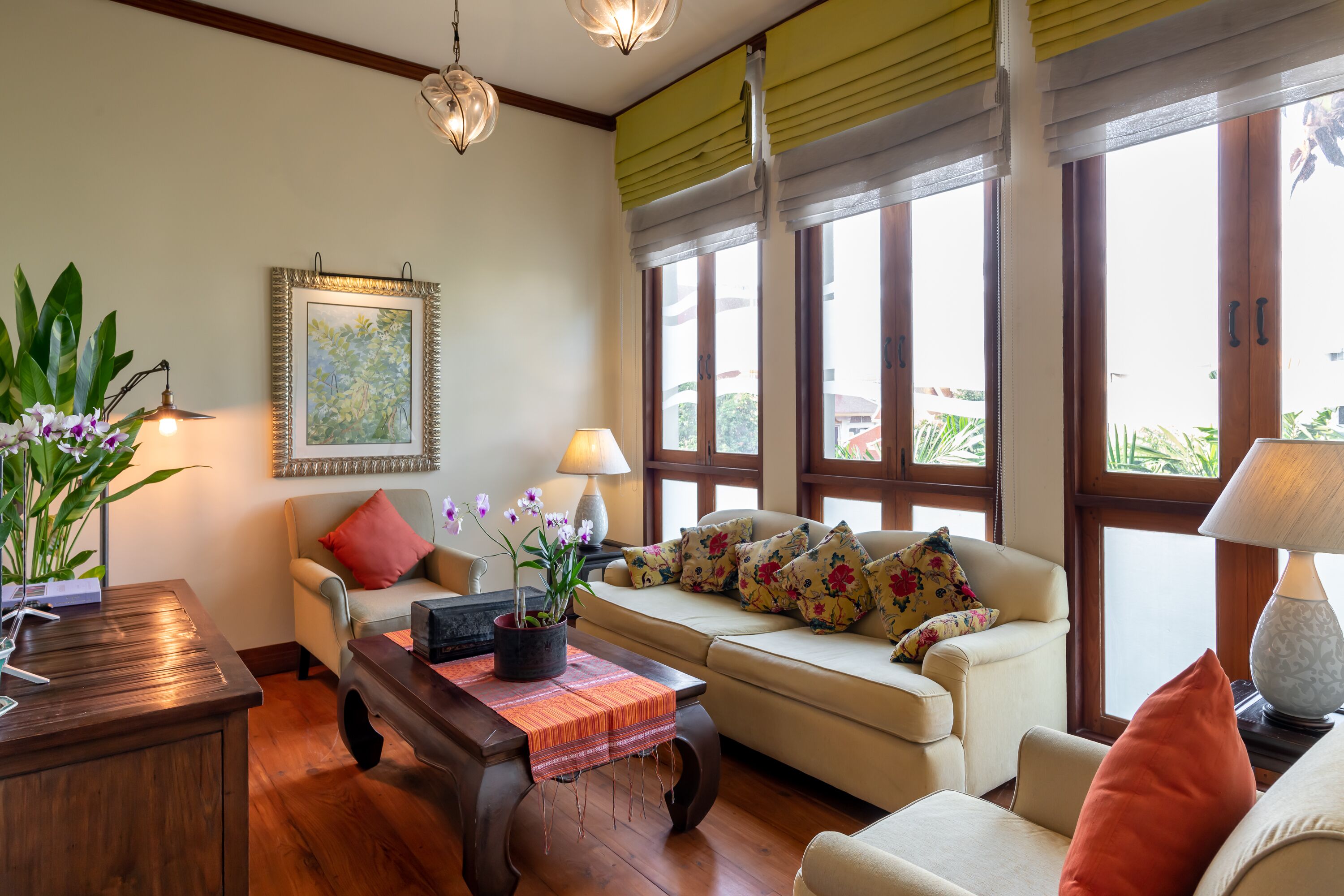 32-inch tv with satellite channels, dvd player