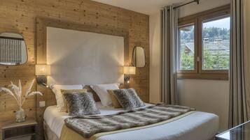Suite Familiale | Premium bedding, in-room safe, individually furnished, laptop workspace