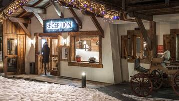 A reception area with a sign reading "RECEPTION RESTAURANT - BAR - SKI SHOP".