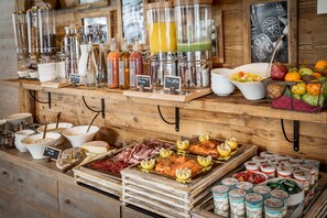 Daily buffet breakfast for a fee - Les Loges Blanches (Megeve)