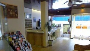 Lobby - Hôtel Belazur (Calais)