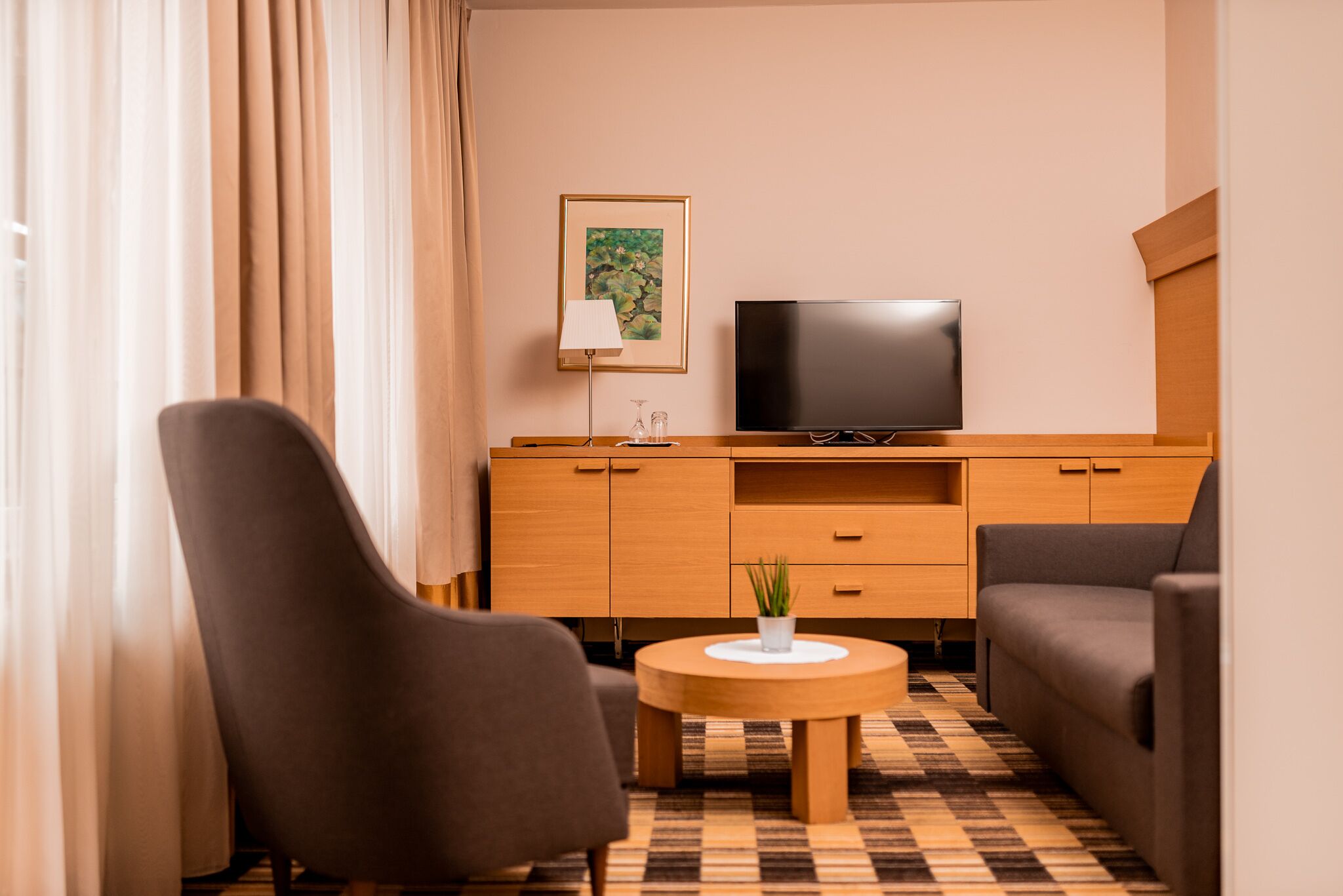 apartment, 2 bedrooms | living room | tv