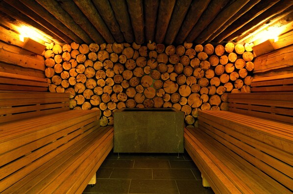 Couples treatment room(s), sauna, hot tub, hot springs/mineral springs