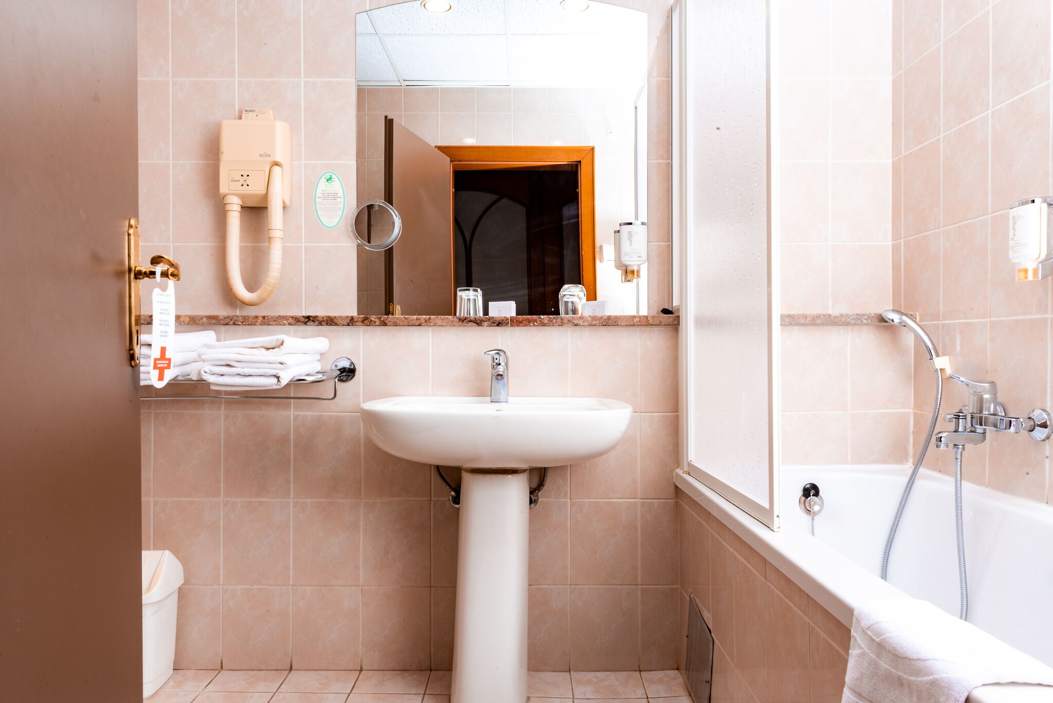 double or twin room, balcony | bathroom | free toiletries, hair dryer, bathrobes, towels