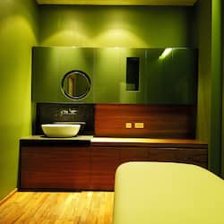 Couples treatment rooms, sauna, hot tub, steam room, body treatments