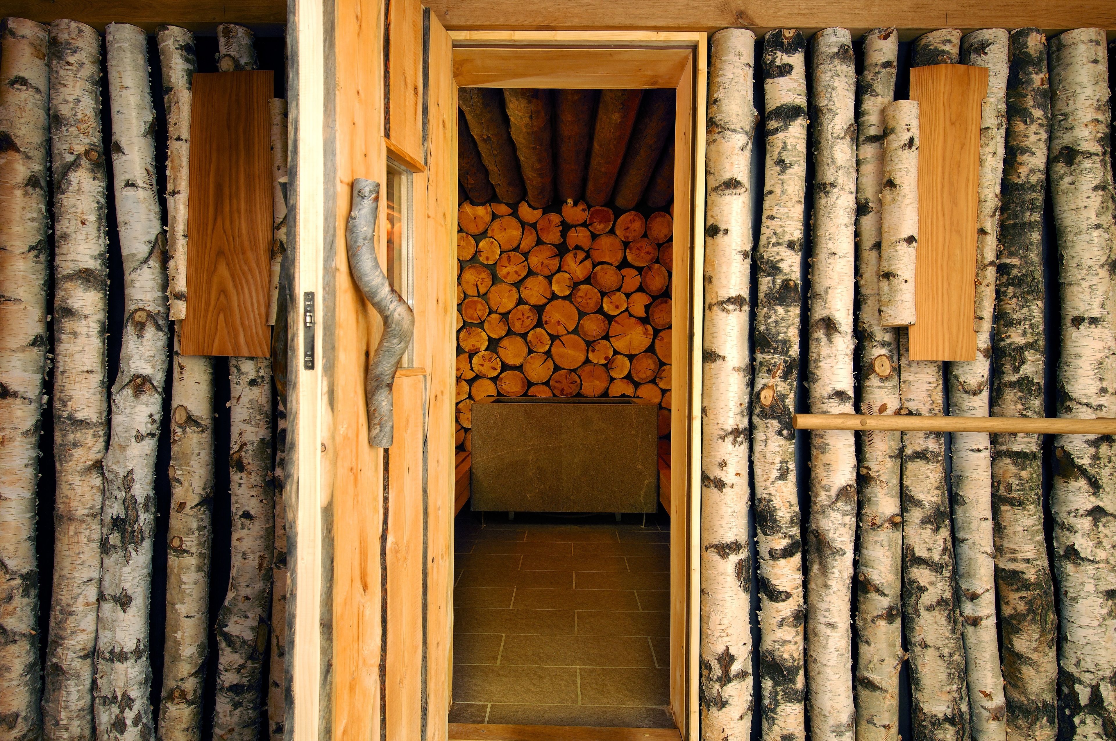 Couples treatment rooms, sauna, hot tub, steam room, body treatments