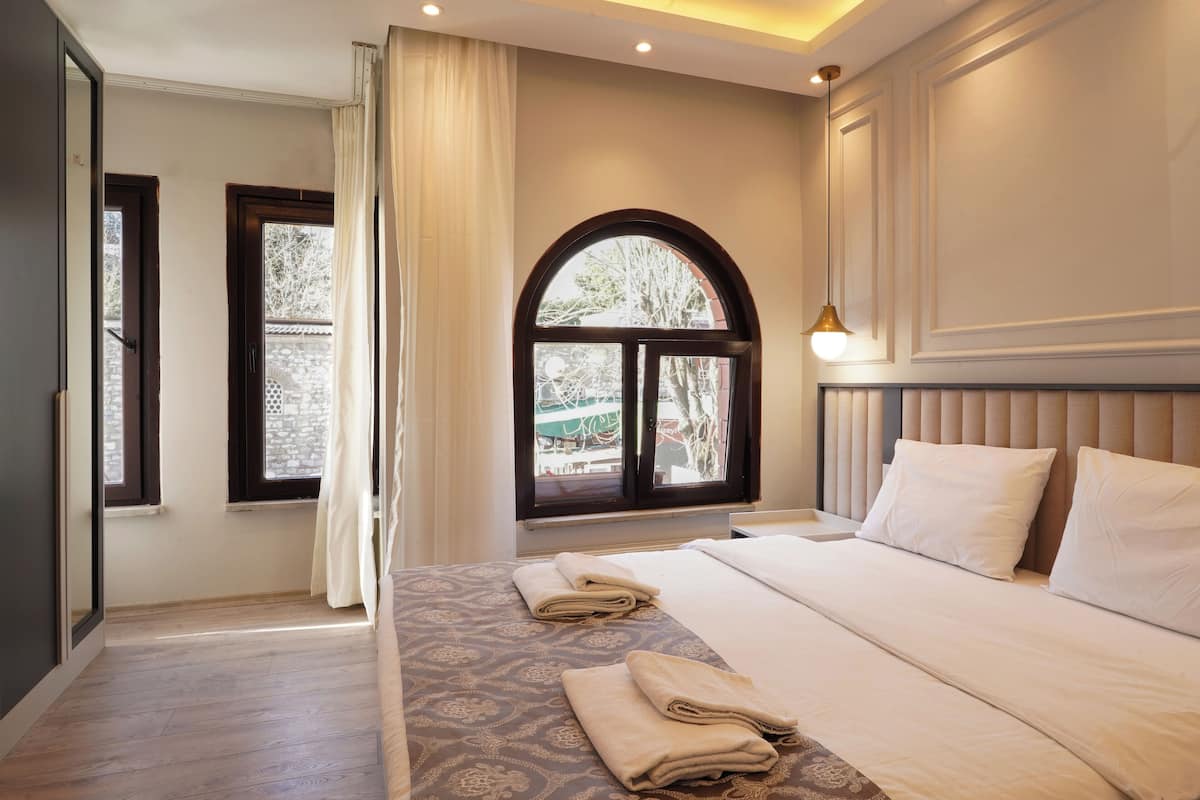 Superior Family Room with Blue Mosque View | 1 bedroom, minibar, in-room safe, individually decorated