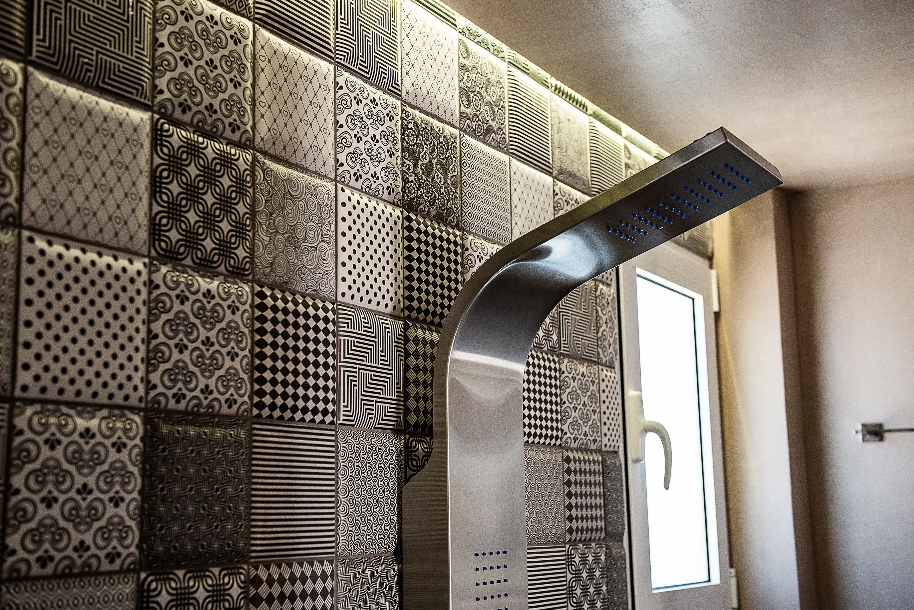 junior studio suite, balcony, sea view | bathroom shower