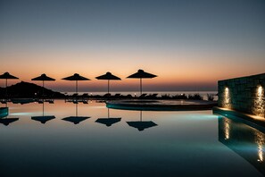 Outdoor pool - Kavos Hotel (Chania)