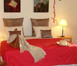 Coffre-fort, système d’insonorisation, fer et planche à repasser, Wi-Fi