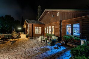 Front of property – evening/night - Logos hotel in Yad Hashmona (Mateh Yehuda)