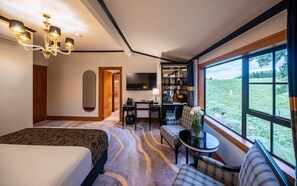 고급 침구, 필로우탑 침대, 무료 미니바 품목, 객실 내 금고