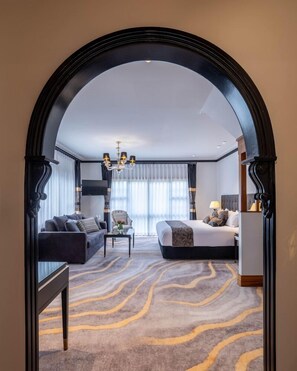 Peralatan tempat tidur premium, tilam berlapik, item bar mini percuma 