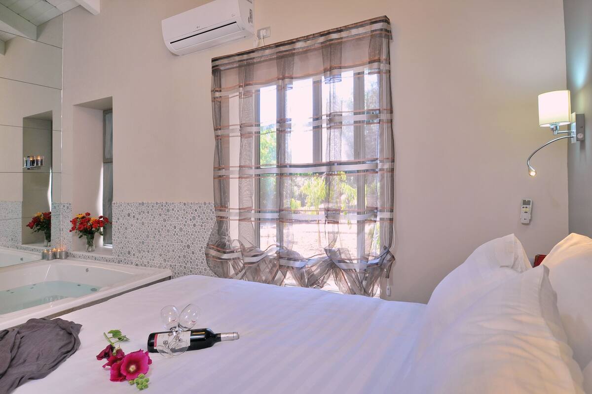 Family Suite | Cribs (free), WiFi (free)