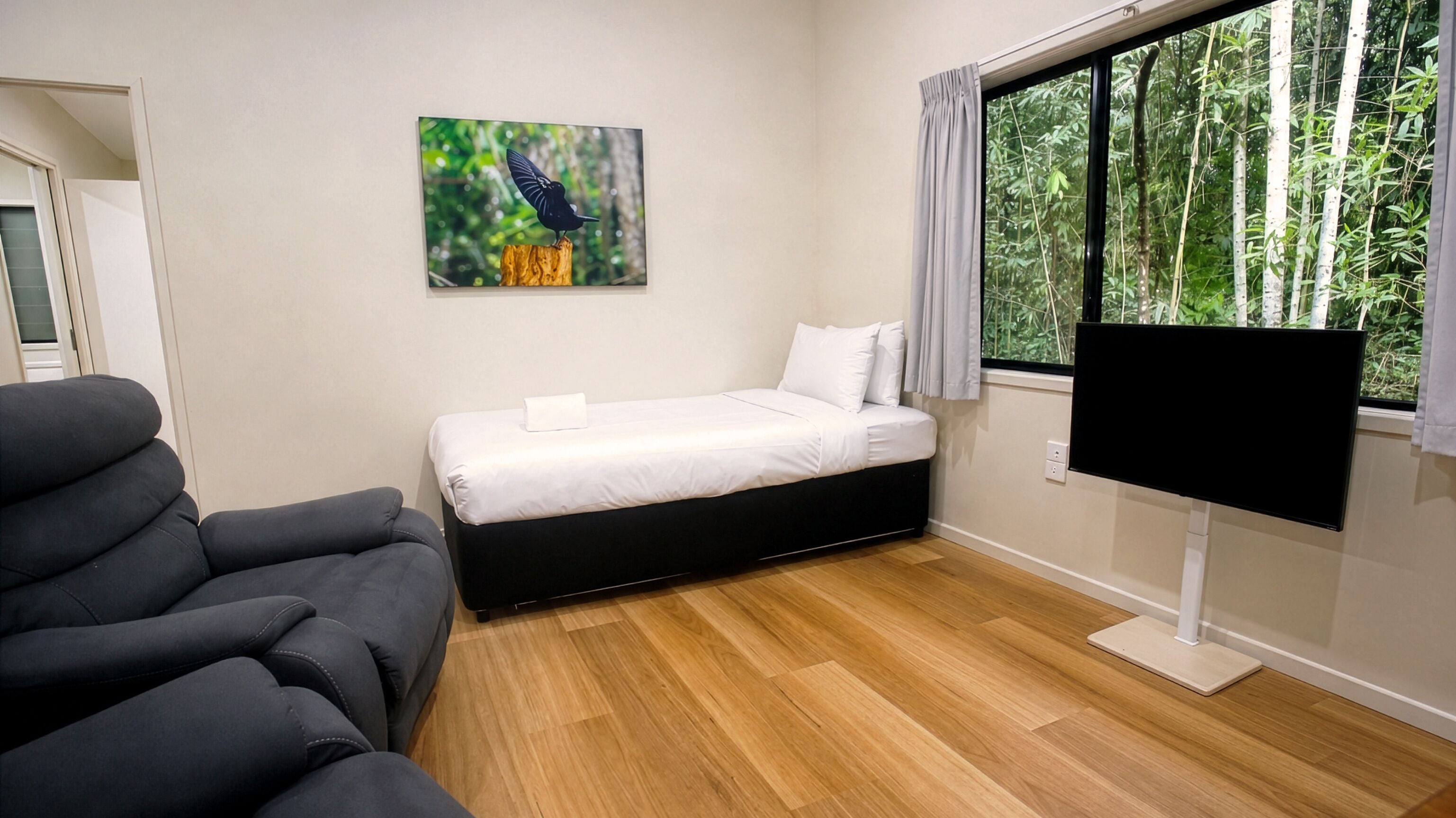 Lodge (King + Single) | 1 bedroom, laptop workspace, iron/ironing board (on request), free WiFi
