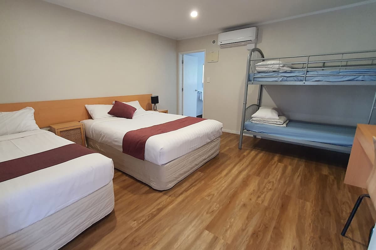 开间 (Quadruple) | 笔记本电脑工作区、熨斗/熨衣板、旅行婴儿床、免费 WiFi