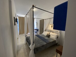 Ropa de cama de alta calidad y minibar 