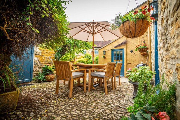 Breakfast, lunch, dinner served; British cuisine  - The Eastbury Hotel (Sherborne)