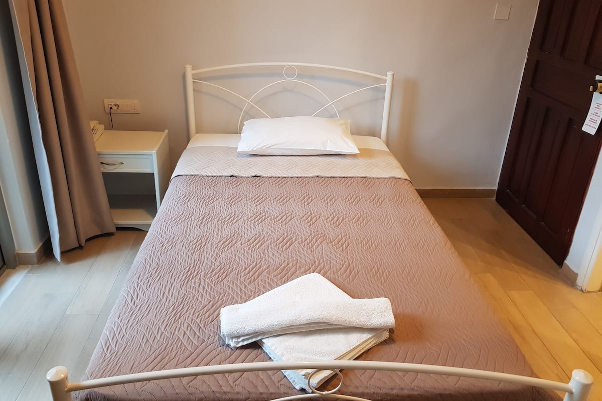 Economy Single Room