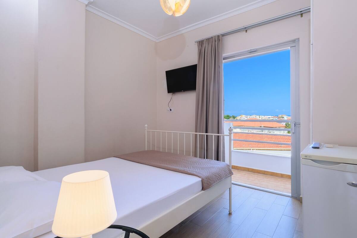 Superior Room | In-room safe, desk, WiFi (free), bed sheets