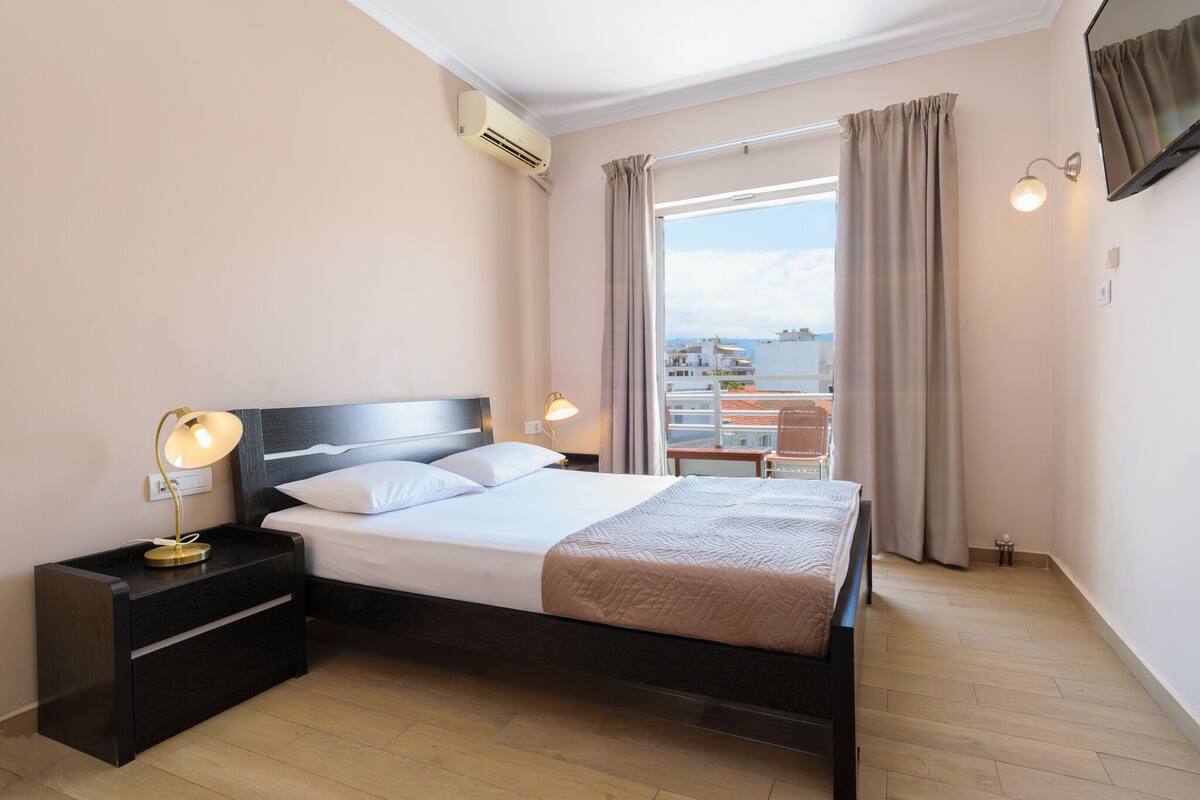 Standard Double Room | In-room safe, desk, WiFi (free), bed sheets