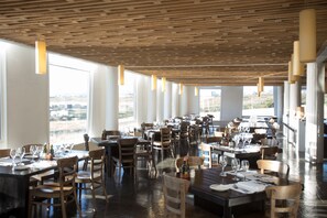 Breakfast, lunch and dinner served - Remota Hotel (Natales)