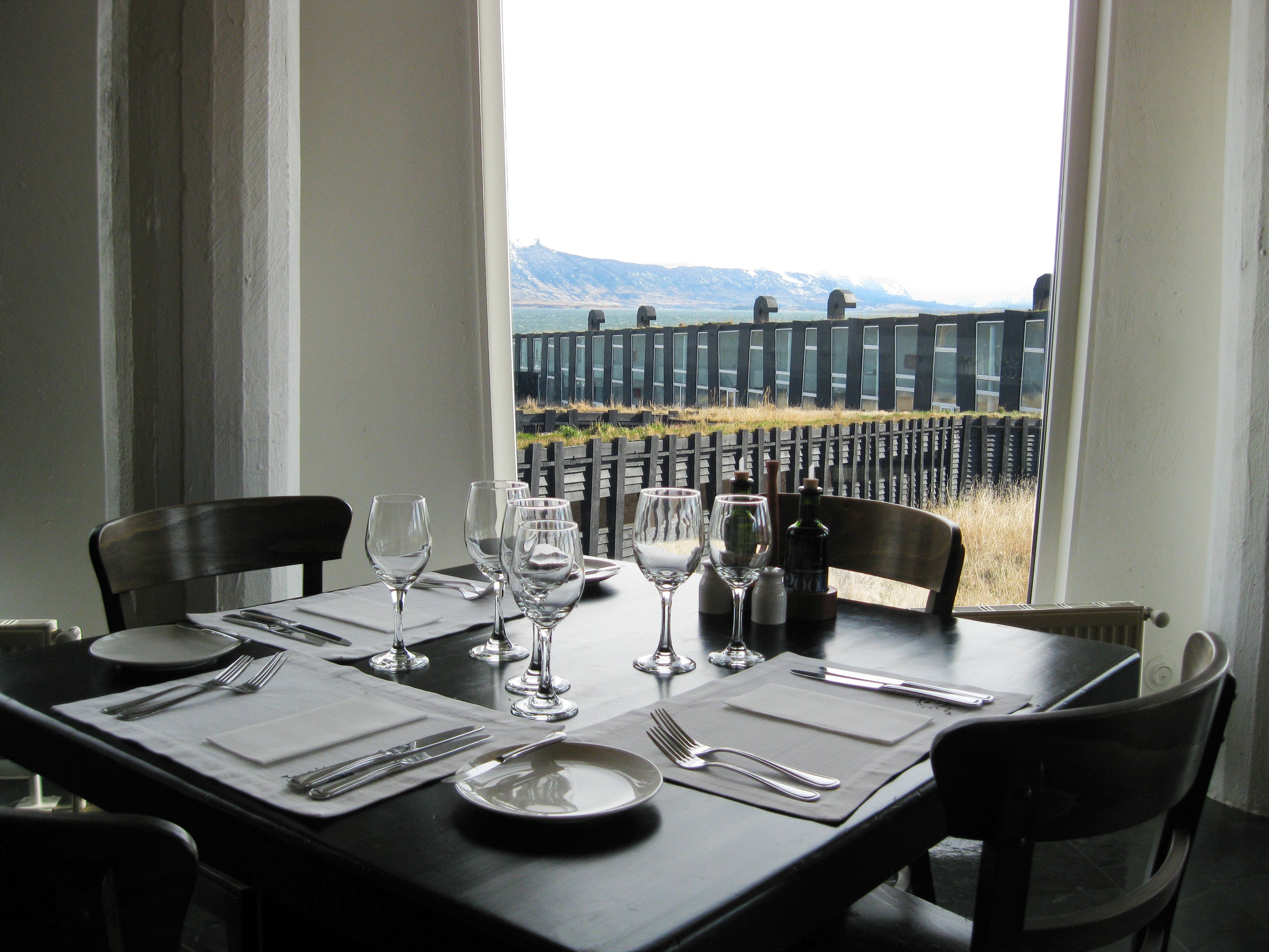 breakfast, lunch, dinner served; sea views