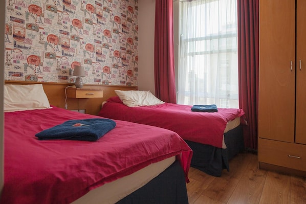 In-room safe, free WiFi - Ashfield Hostel (Dublin)
