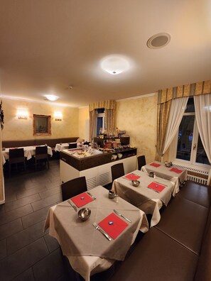 Ilmainen päivittäinen paikallinen aamiainen 