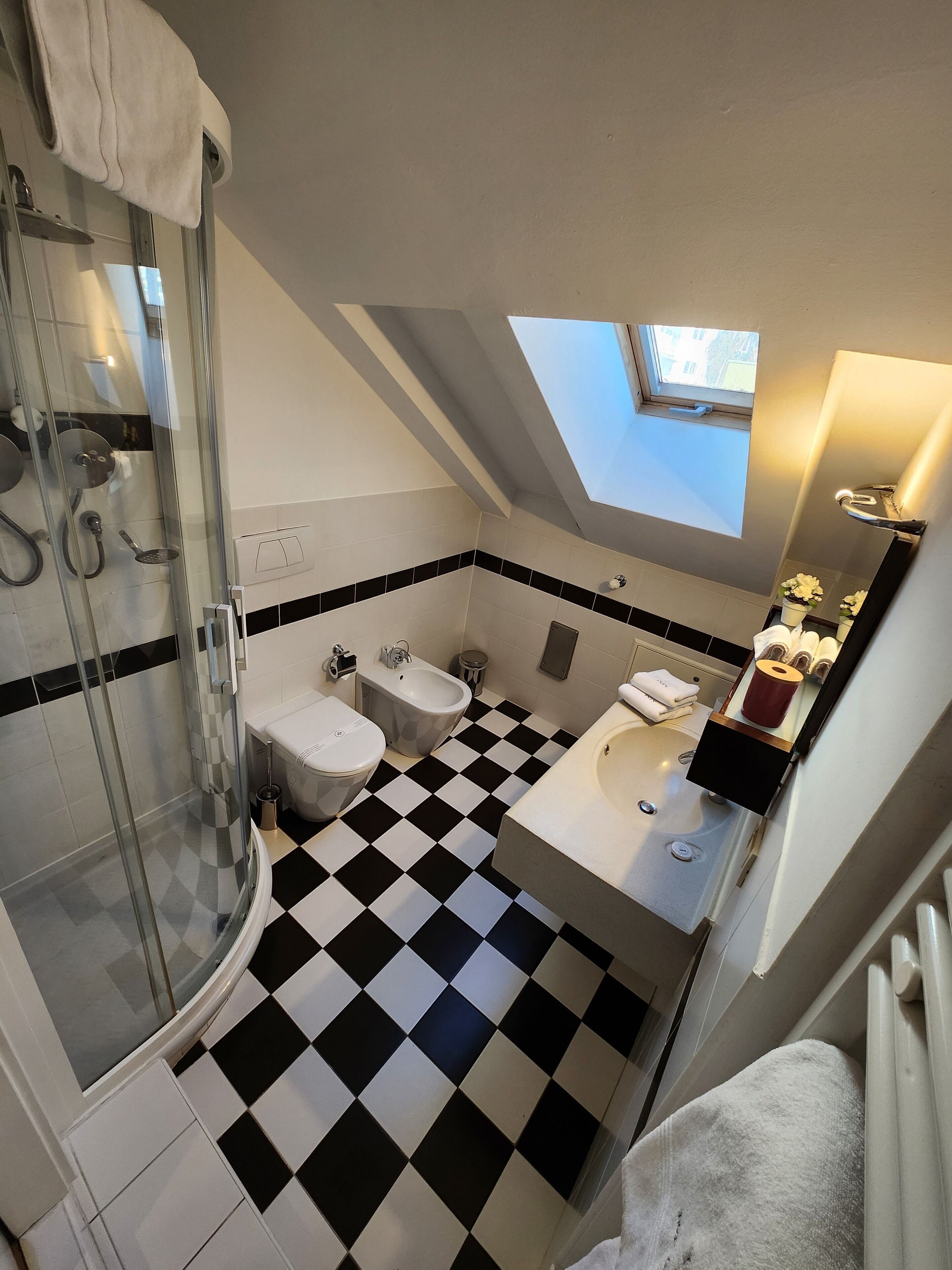 panoramic penthouse, 3 bedrooms (apartement) | bathroom | shower, hair dryer, towels