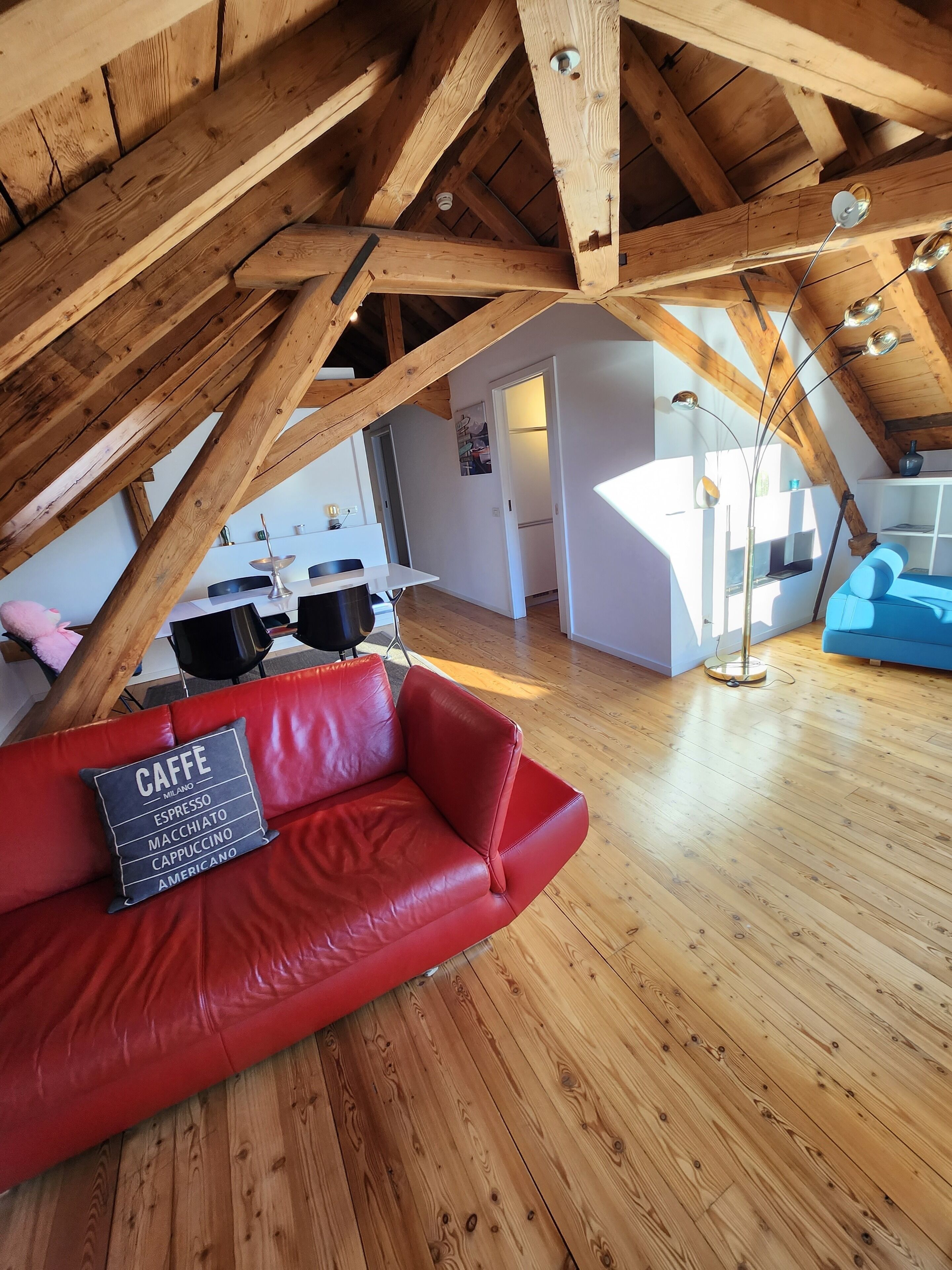 panoramic penthouse, 3 bedrooms (apartement) | living area | 81-cm tv with digital channels