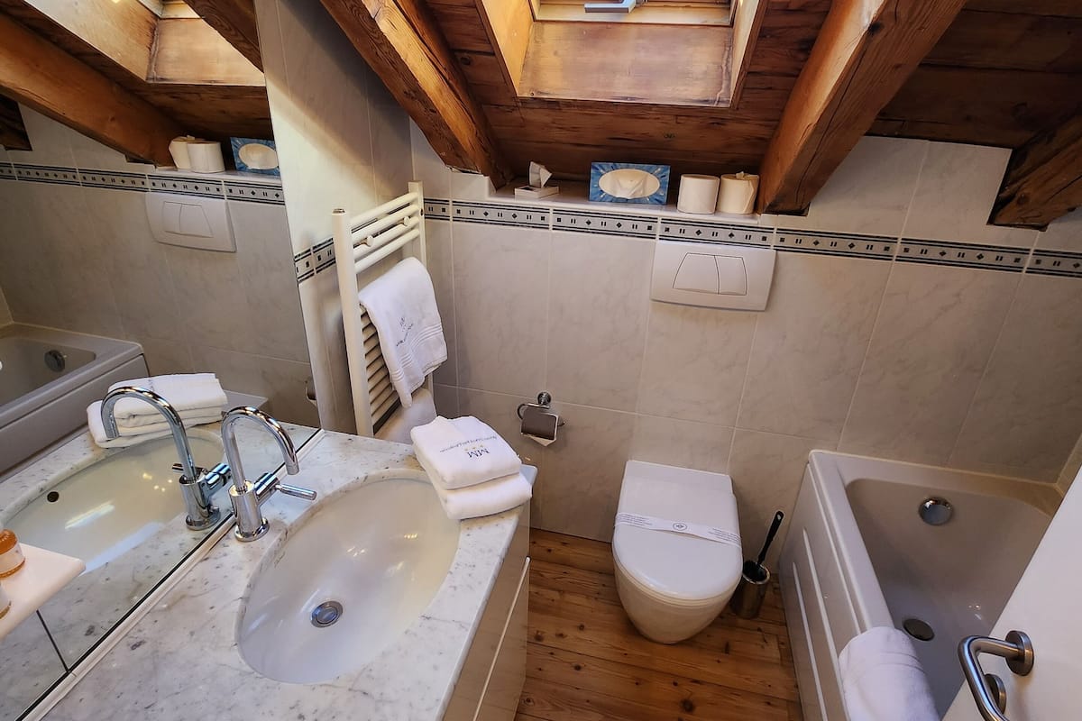 panoramic penthouse, 3 bedrooms (apartement) | bathroom | shower, hair dryer, towels