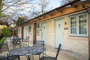 Exterior - The Old House At Home (Chippenham)