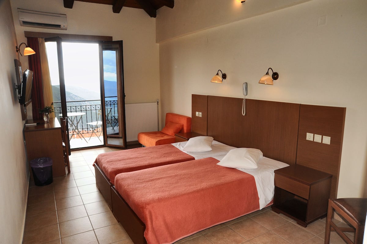Superior Double Room, Bay View (Double or Triple Deluxe) | Desk, free WiFi, bed sheets