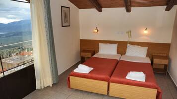 Twin Room, Bay View | Desk, free WiFi, bed sheets