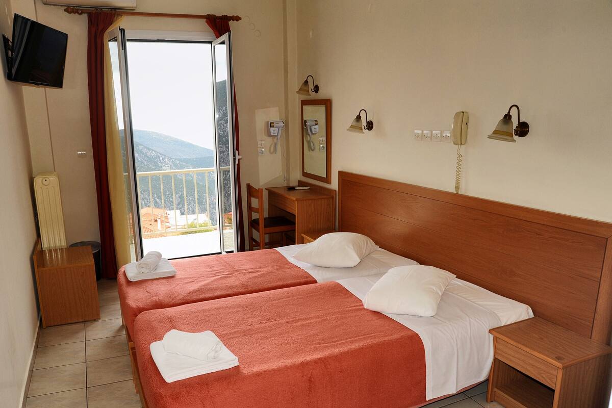 Twin Room, Bay View | Desk, free WiFi, bed sheets