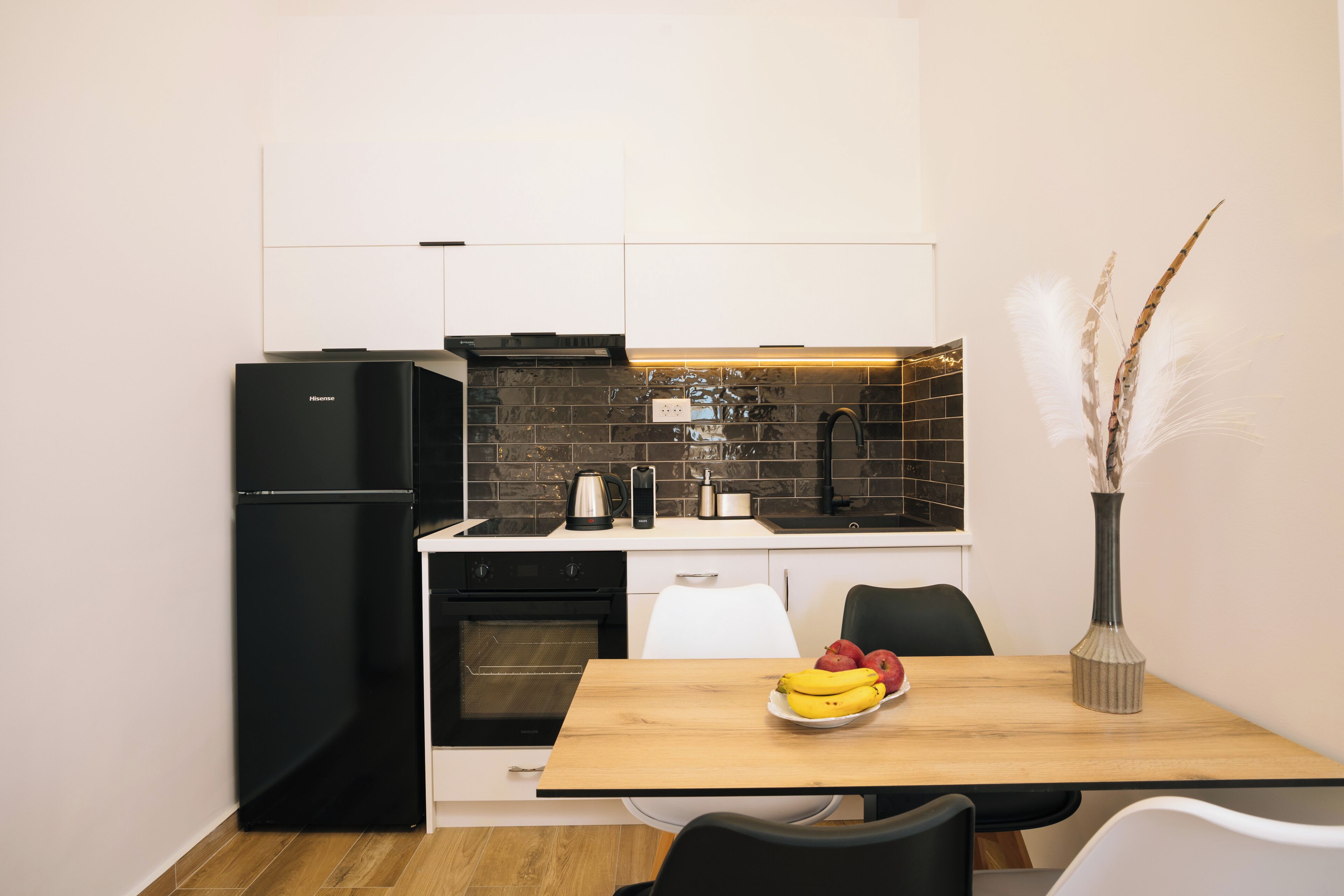 executive suite | premium bedding, pillow-top beds, in-room safe, individually decorated