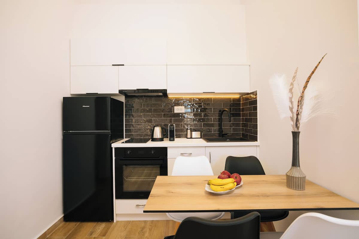 executive suite | premium bedding, pillow-top beds, in-room safe, individually decorated