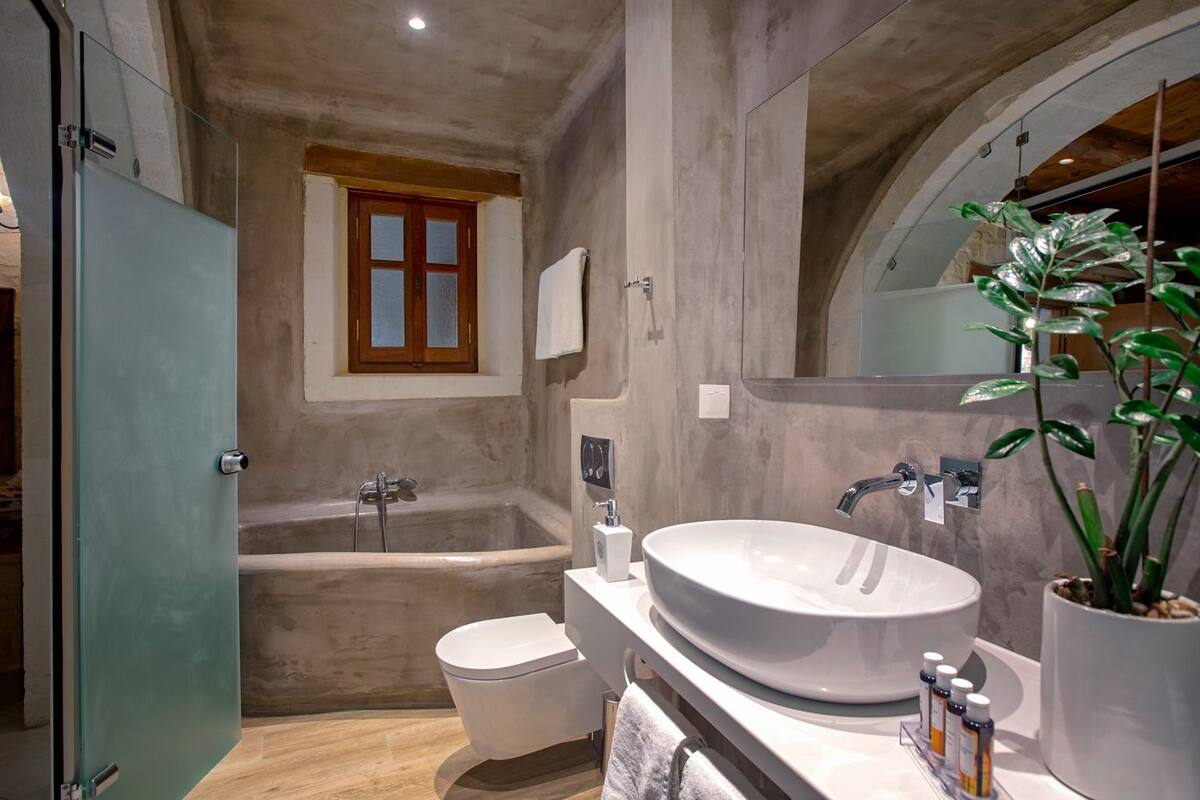 junior suite (max 4 adults) | premium bedding, pillow-top beds, in-room safe, individually decorated